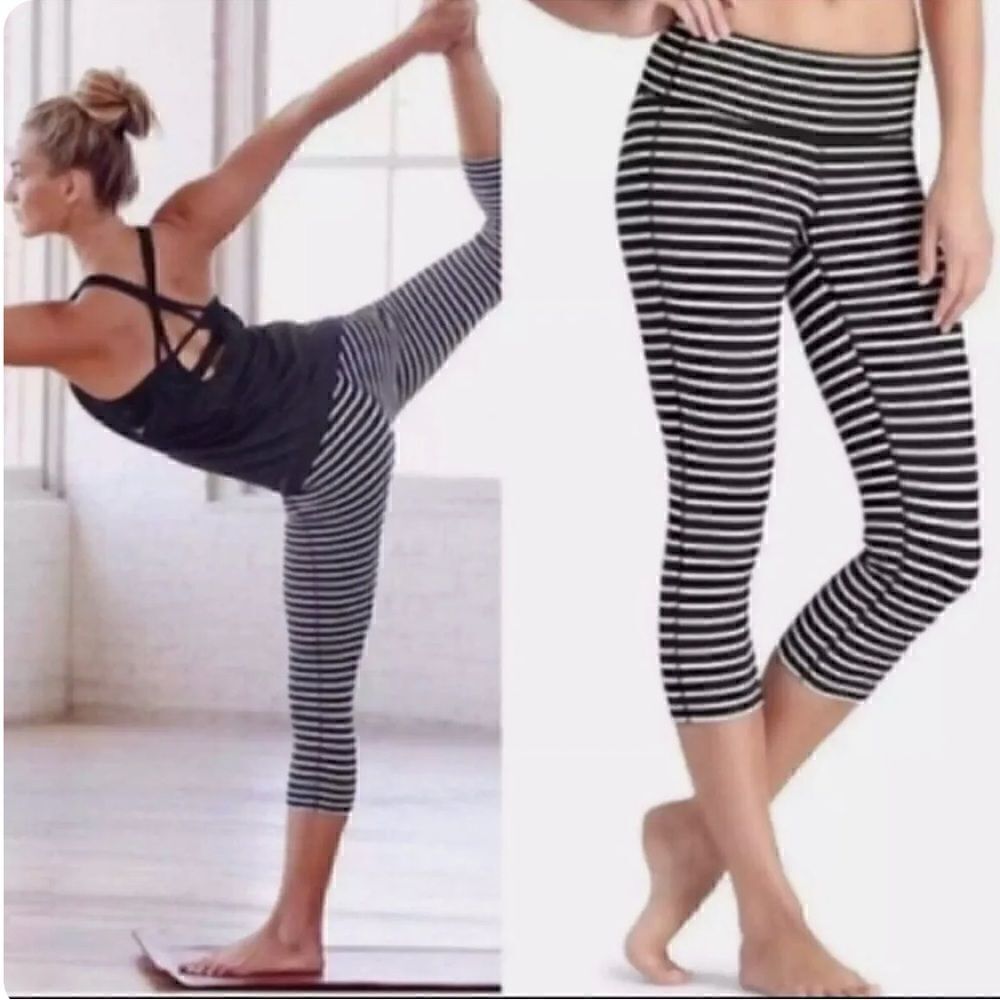 Athleta Leggings Black White Stripe Workout Yoga Chaturanga Cropped Size S